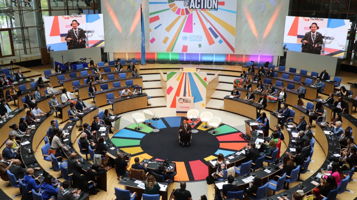 Involving stakeholders in achieving the SDGs: A survey into integrated sustainability and geographical regions